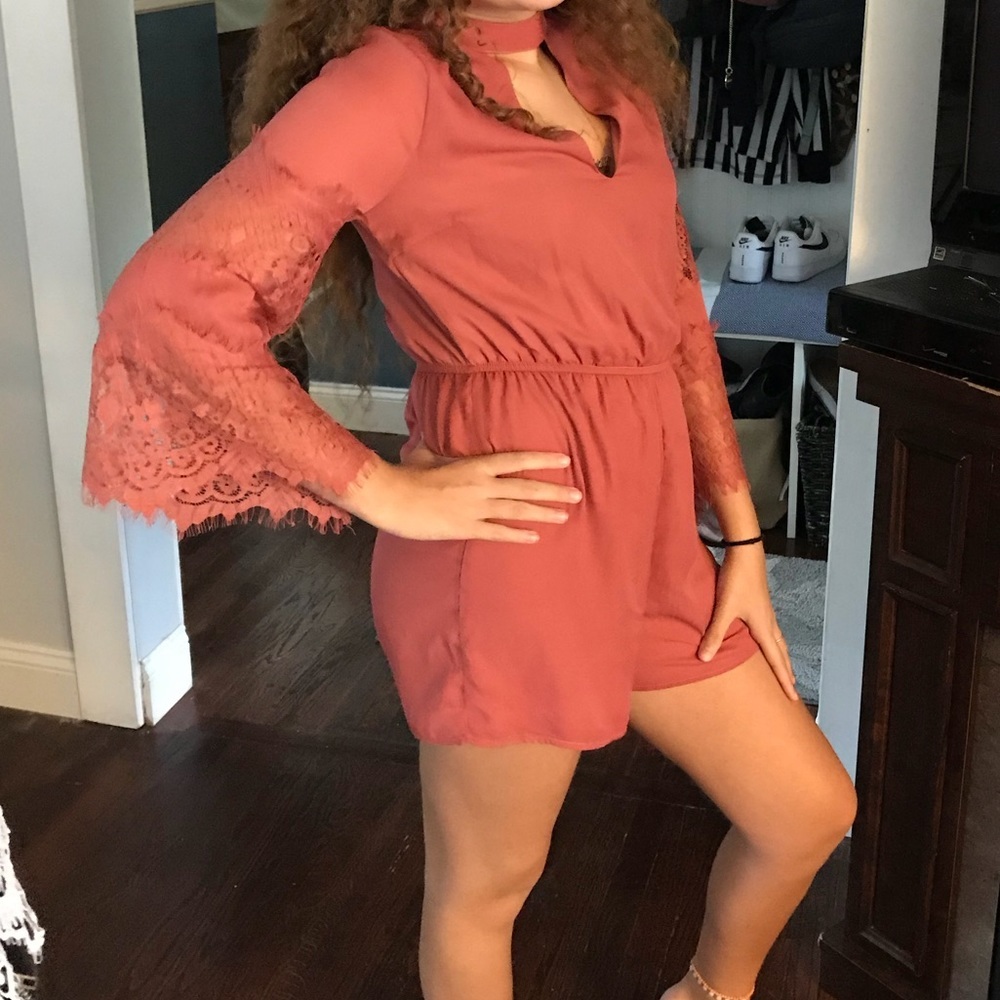 NWT romper beautiful lace detail sleeve